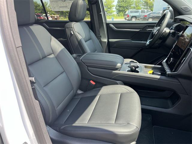 Photo of 2025 Summit White GMC Acadia