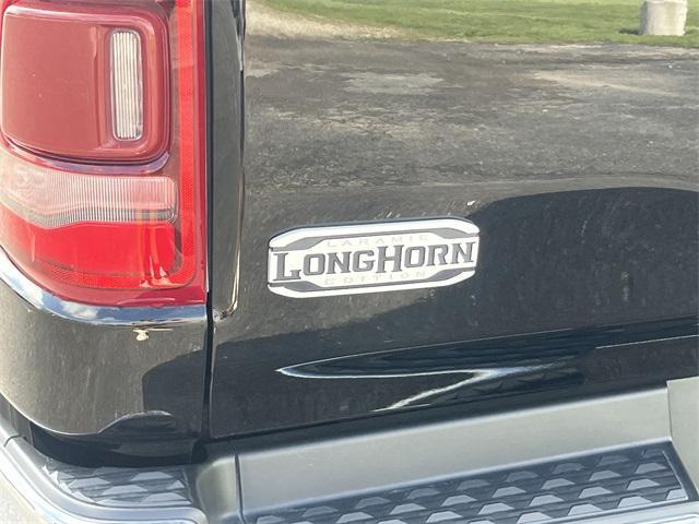 Photo of 2020 Diamond Black Crystal Pearlcoat RAM 1500