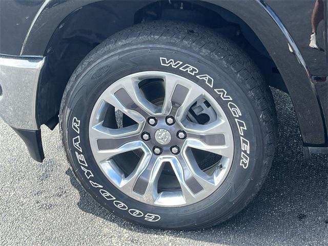 Photo of 2020 Diamond Black Crystal Pearlcoat RAM 1500