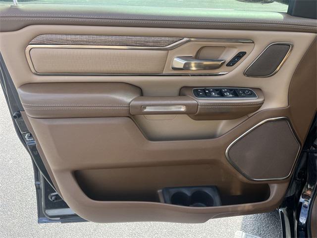 Photo of 2020 Diamond Black Crystal Pearlcoat RAM 1500
