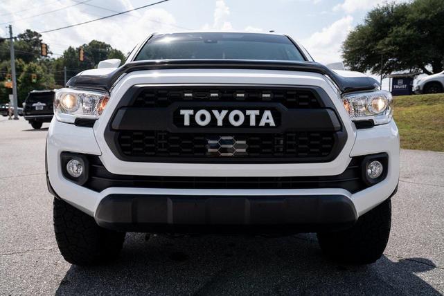 Photo of 2021 Super White Toyota Tacoma