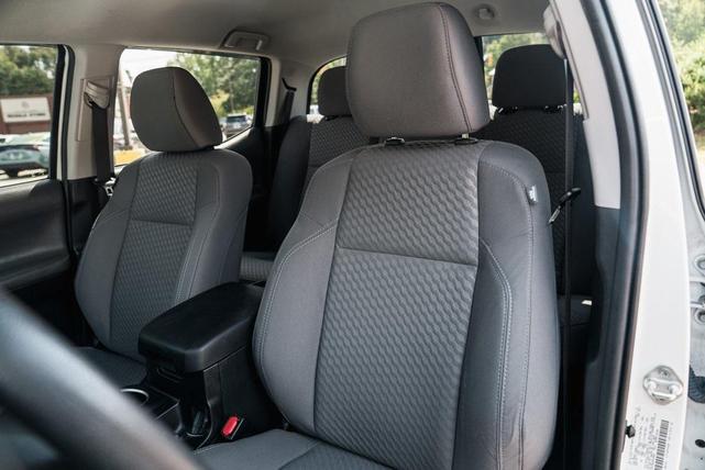 Photo of 2021 Super White Toyota Tacoma