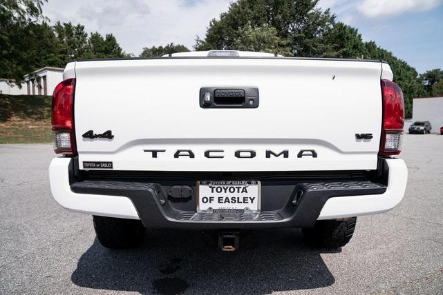 Photo of 2021 Super White Toyota Tacoma