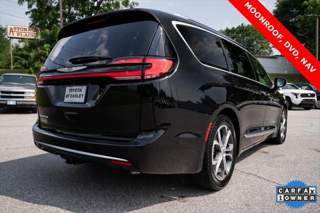 Photo of 2022 Brilliant Black Crystal Pearlcoat Chrysler Pacifica