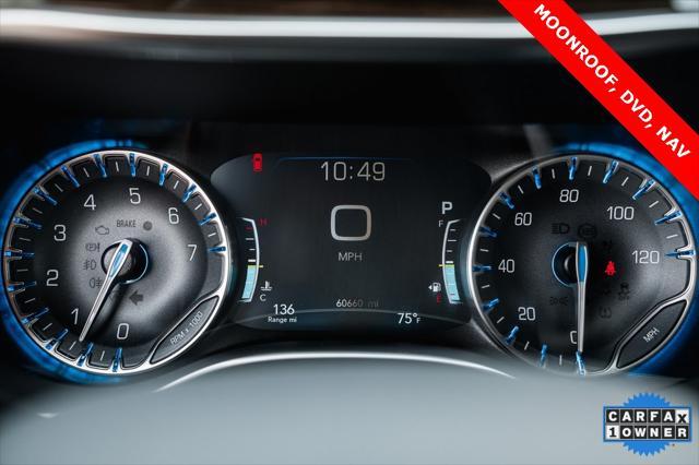 Photo of 2022 Brilliant Black Crystal Pearlcoat Chrysler Pacifica