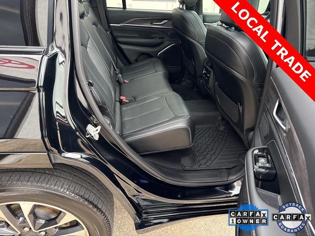 Photo of 2023 Diamond Black Crystal Pearlcoat Jeep Grand Cherokee