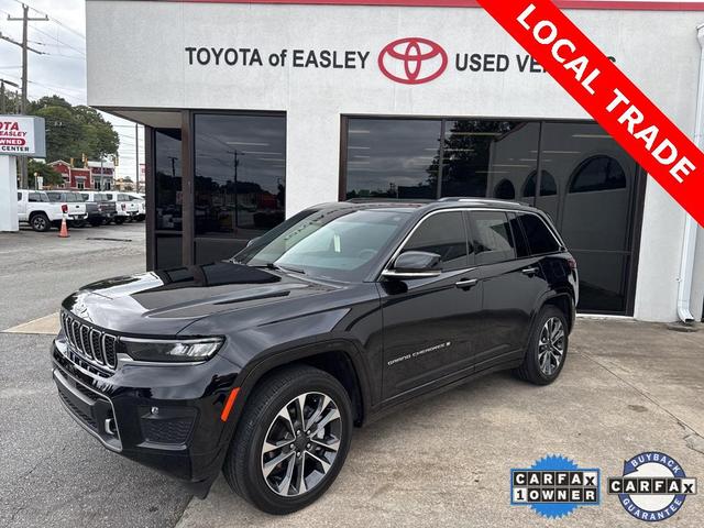Photo of 2023 Diamond Black Crystal Pearlcoat Jeep Grand Cherokee