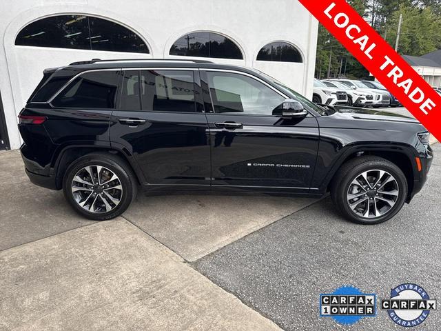 Photo of 2023 Diamond Black Crystal Pearlcoat Jeep Grand Cherokee