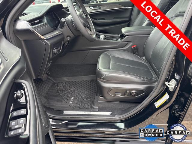 Photo of 2023 Diamond Black Crystal Pearlcoat Jeep Grand Cherokee