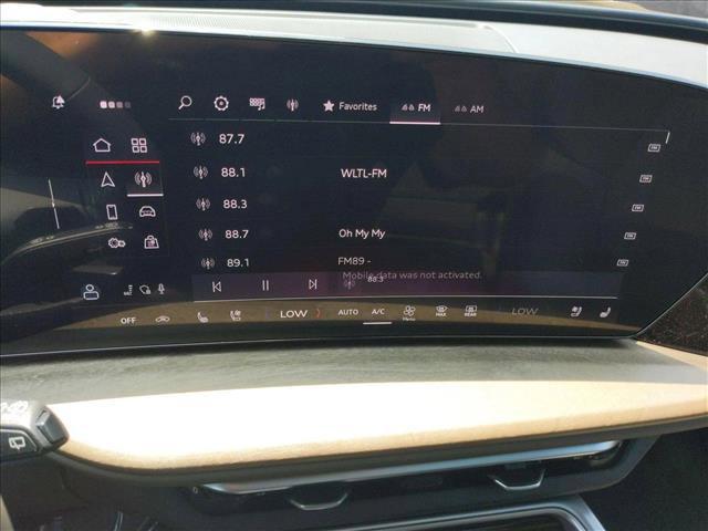 Photo of 2025 Glacier White Metallic Audi Q5