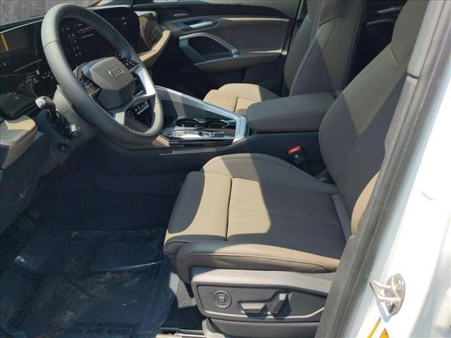 Photo of 2025 Glacier White Metallic Audi Q5