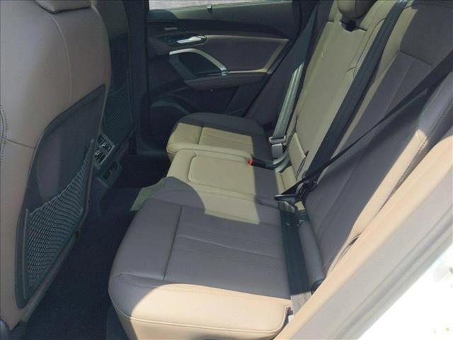 Photo of 2025 Glacier White Metallic Audi Q5