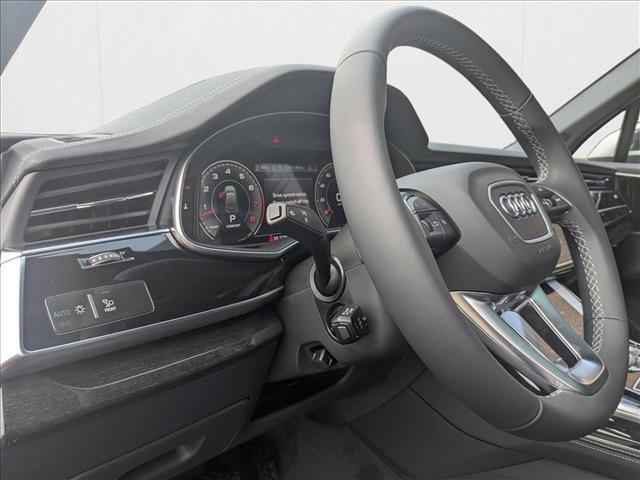 Photo of 2025 Glacier White Metallic Audi Q7