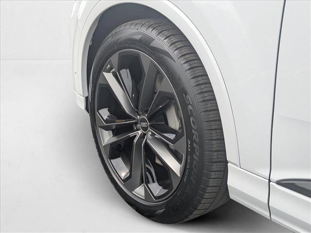 Photo of 2025 Glacier White Metallic Audi Q7