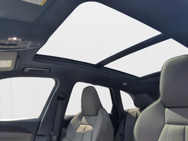 Photo of 2025 Glacier White Metallic Audi Q5