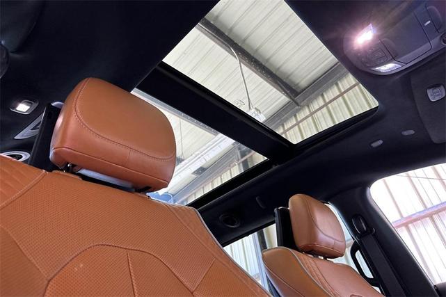 Photo of 2022 Brilliant Black Crystal Pearlcoat Chrysler Pacifica