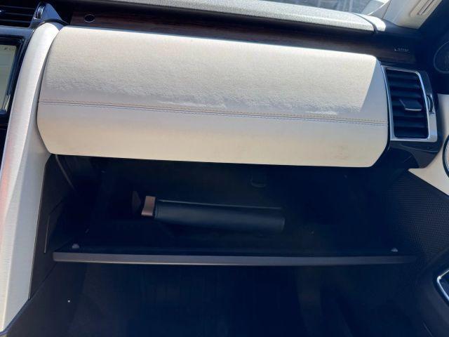 Photo of 2017 Lorie Blue Land Rover Discovery