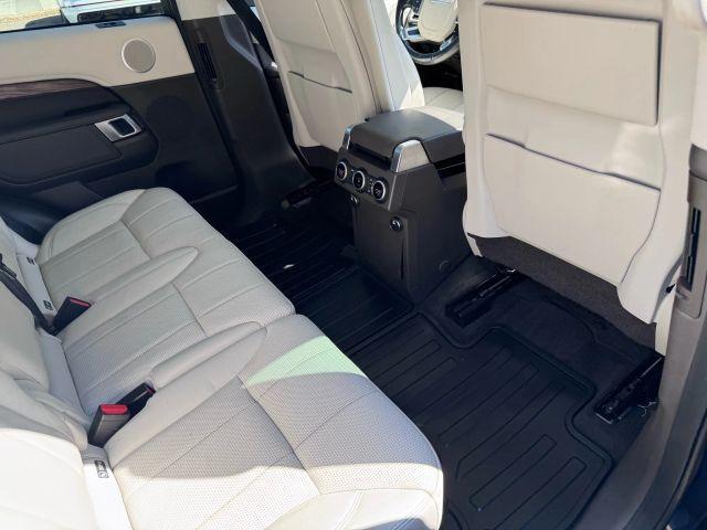 Photo of 2017 Lorie Blue Land Rover Discovery