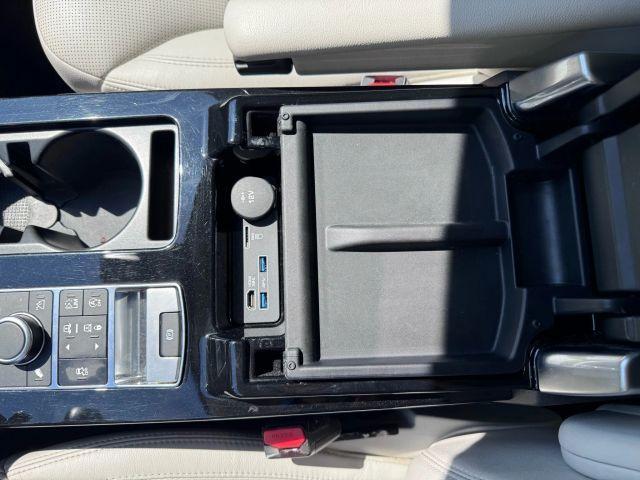 Photo of 2017 Lorie Blue Land Rover Discovery