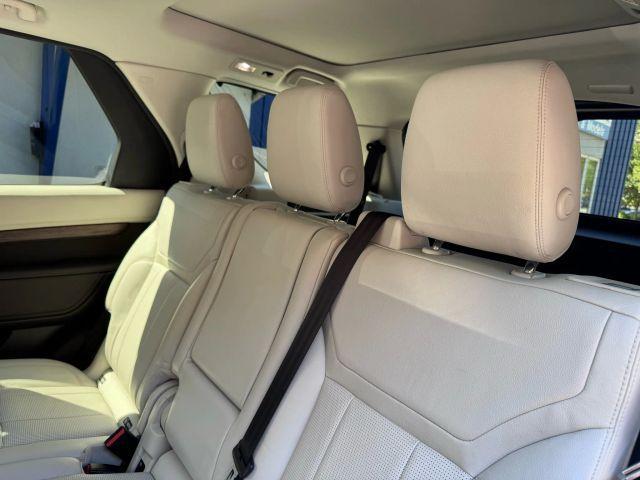 Photo of 2017 Lorie Blue Land Rover Discovery