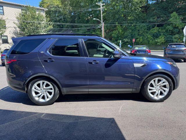 Photo of 2017 Lorie Blue Land Rover Discovery
