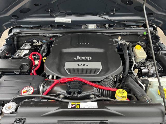 Photo of 2016 Gray Jeep Wrangler Unlimited