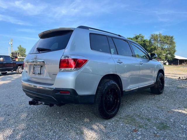 Photo of 2011 Titanium Toyota Highlander