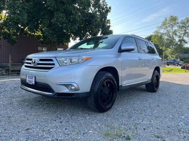 Photo of 2011 Titanium Toyota Highlander