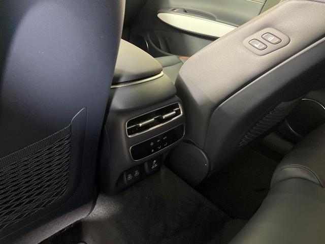 Photo of 2026 Alta White Genesis GV70