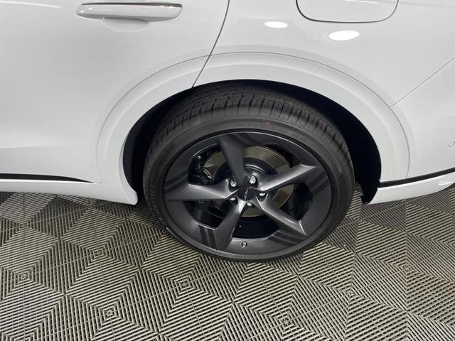 Photo of 2026 Alta White Genesis GV70