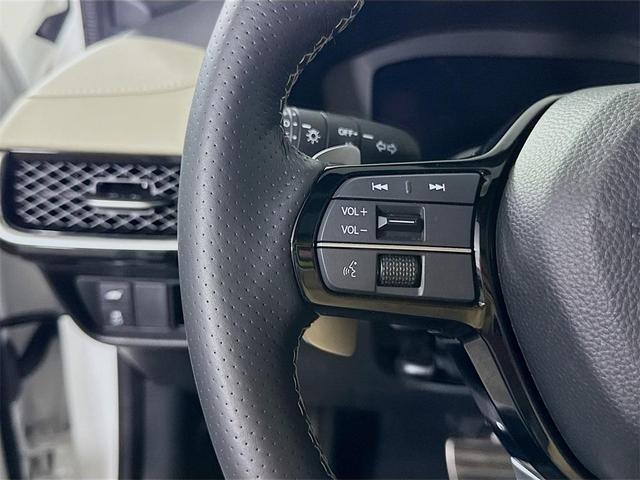 Photo of 2025 Platinum White Pearl Acura ADX