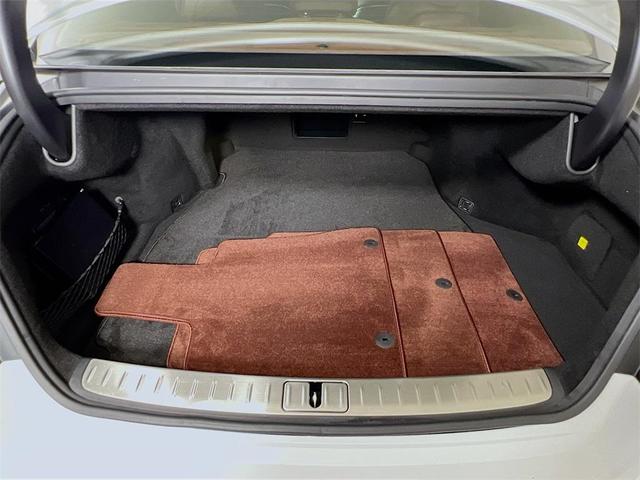 Photo of 2024 White Genesis G90