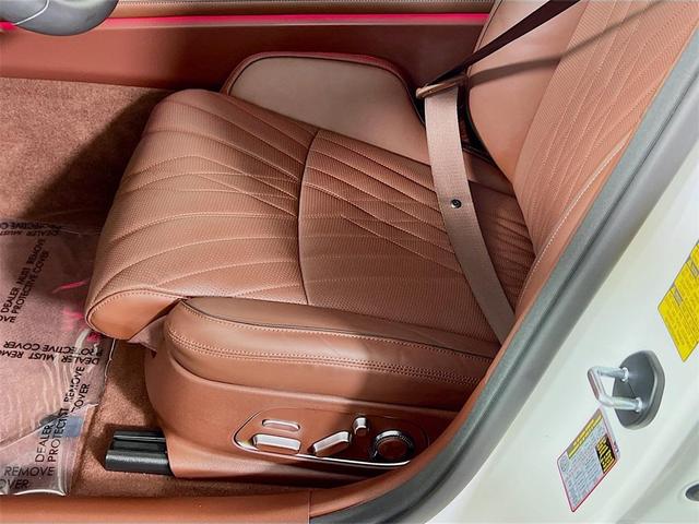Photo of 2024 White Genesis G90