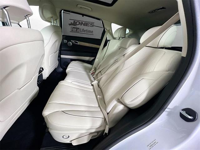 Photo of 2022 White Genesis GV80