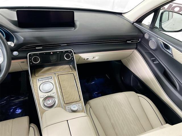 Photo of 2022 White Genesis GV80