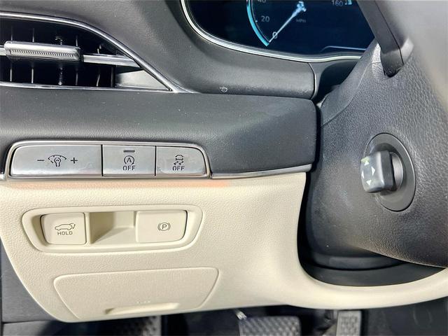 Photo of 2022 White Genesis GV80