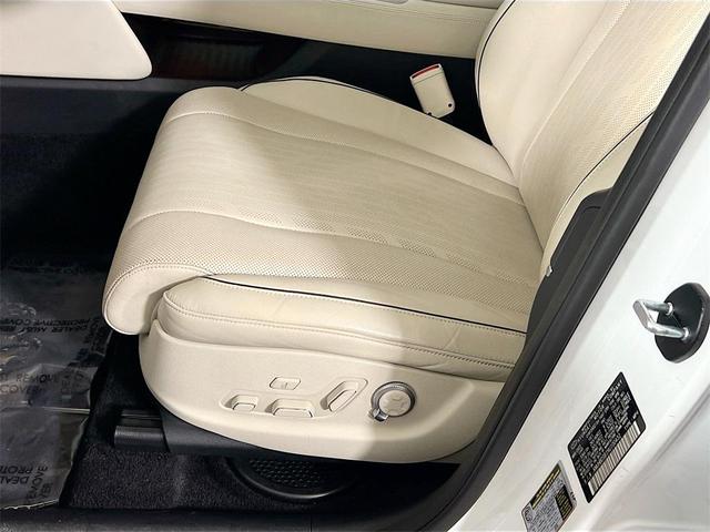 Photo of 2022 White Genesis GV80