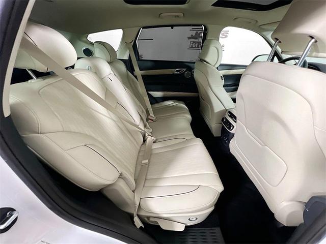 Photo of 2022 White Genesis GV80