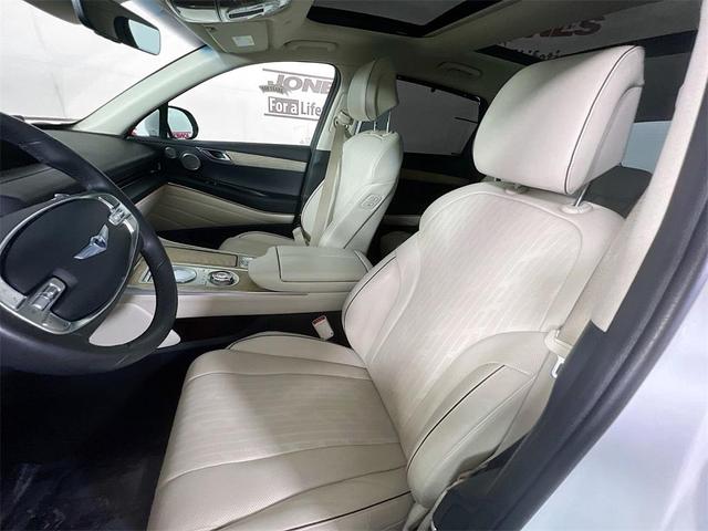 Photo of 2022 White Genesis GV80