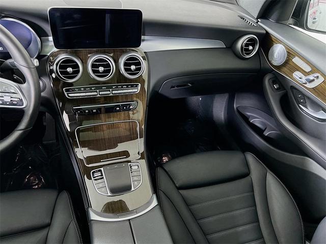 Photo of 2021 Black Mercedes-Benz GLC 300
