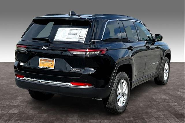 Photo of 2025 Diamond Black Crystal Pearlcoat Jeep Grand Cherokee
