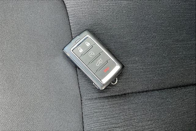 Photo of 2025 Diamond Black Crystal Pearlcoat Jeep Grand Cherokee