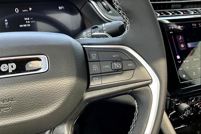 Photo of 2025 Diamond Black Crystal Pearlcoat Jeep Grand Cherokee