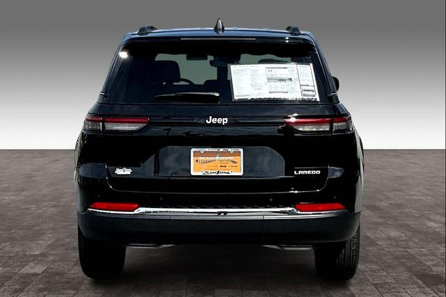 Photo of 2025 Diamond Black Crystal Pearlcoat Jeep Grand Cherokee