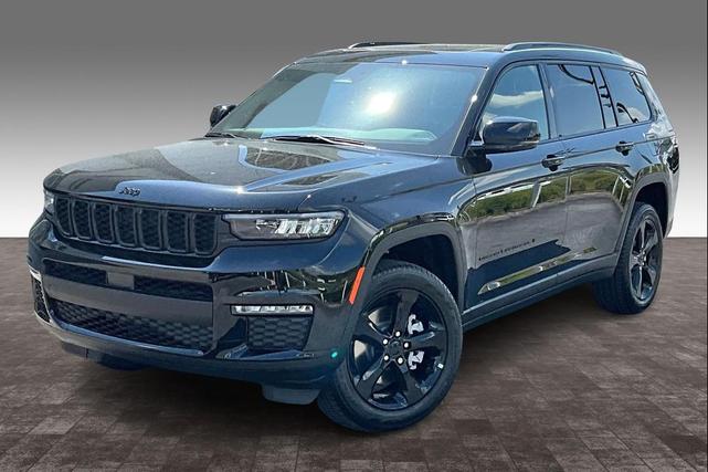 Photo of 2025 Diamond Black Crystal Pearlcoat Jeep Grand Cherokee L