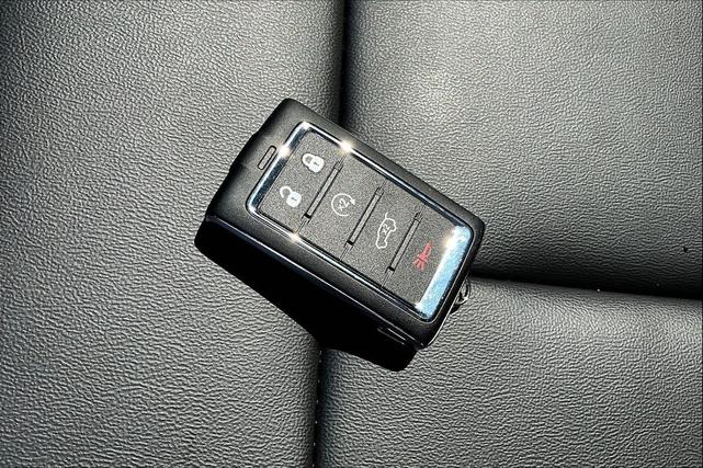 Photo of 2025 Diamond Black Crystal Pearlcoat Jeep Grand Cherokee L