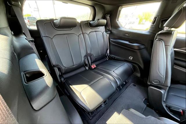Photo of 2025 Diamond Black Crystal Pearlcoat Jeep Grand Cherokee L