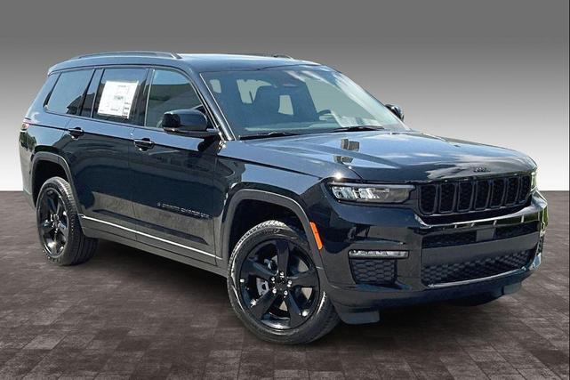Photo of 2025 Diamond Black Crystal Pearlcoat Jeep Grand Cherokee L