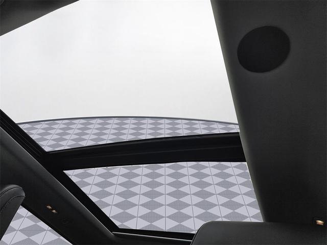 Photo of 2025 White Metallic Ford F-350