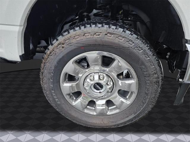 Photo of 2025 White Metallic Ford F-350